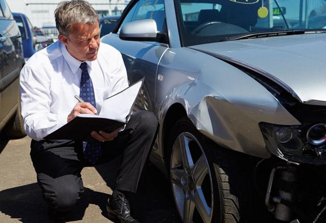 auto insurance agent and client in discussion